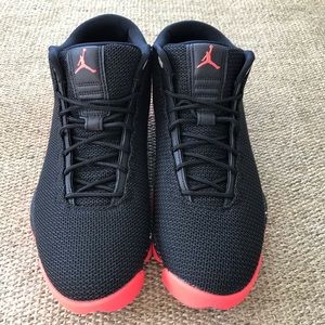 Jordan Horizon Low Black/Infrared Sneakers